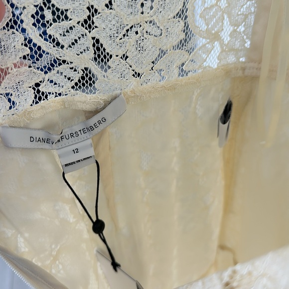 DVF ivory lace dress - Picture 4 of 7